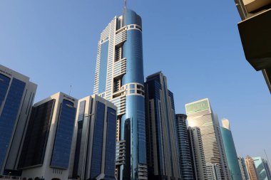 Dubai 'de. BAE. 4 12 2022 . Dubai, Emirlikler 'de büyük ve modern bir şehirdir.