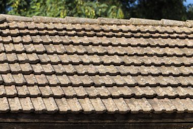 İsrail 'de bir yerleşim yerinin çatısını döşedim..