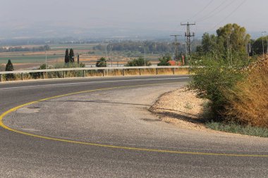 Kuzey İsrail 'deki dağlarda yol.