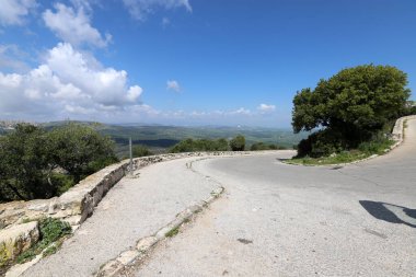 Kuzey İsrail 'deki dağlarda yol.