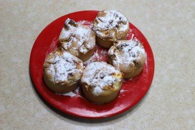 Doğu tatlıları ve şekerlemeleri İsrail 'de bir pazarda satılıyor..