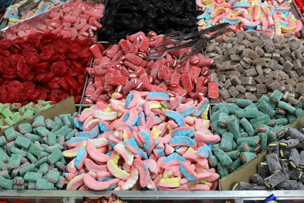 Keleti Édességeket Cukorkákat Árulnak Egy Izraeli Bazárban — Stock Fotó