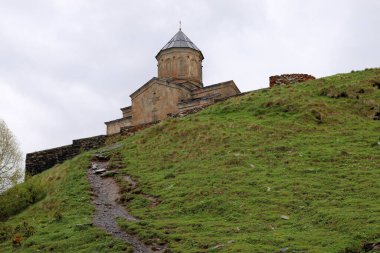 30 Mayıs 2023 Tiflis Georgia. Georgia 'daki eski aktif Hıristiyan kilisesi.