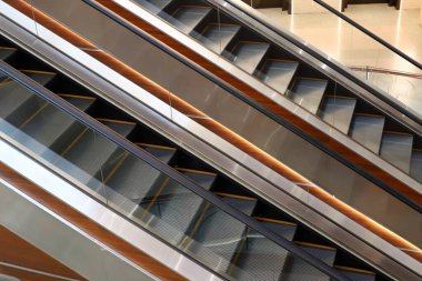 Merdivenler - binaların ve yapıların inşasında mimari bir detay.