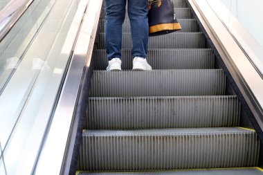 Merdivenler - binaların ve yapıların inşasında mimari bir detay.