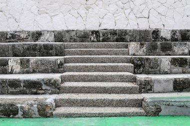 Merdivenler - binaların ve yapıların inşasında mimari bir detay.