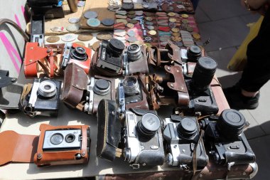 Eski ve antika eşyalar İsrail 'de bir bit pazarında satılıyor..