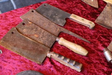 Eski ve antika eşyalar İsrail 'de bir bit pazarında satılıyor..