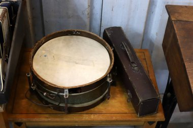 Eski ve antika eşyalar İsrail 'de bir bit pazarında satılıyor..