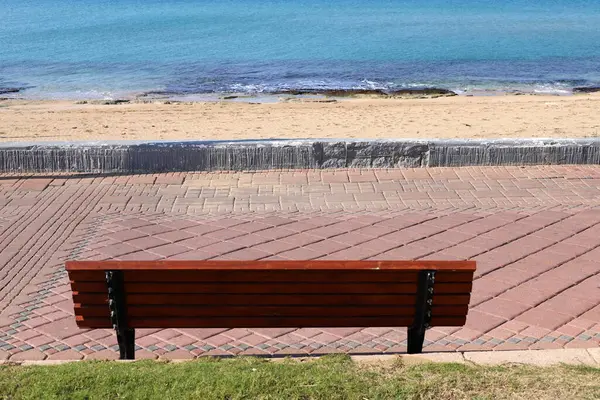 Bänk För Vila Stadspark Vid Medelhavets Stränder — Stockfoto