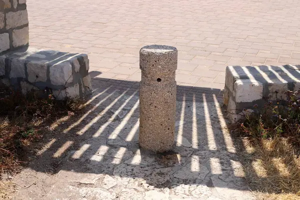Eine Reihe Von Säulen Entlang Der Straße Für Die Sichere — Stockfoto