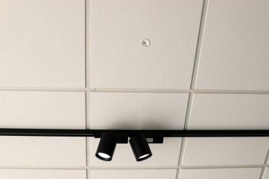 Lamba - geceleri bölgeyi aydınlatmak için fener.