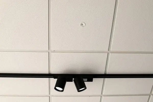 Lamba - geceleri bölgeyi aydınlatmak için fener.