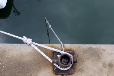 Tel Aviv limanındaki tekne ve yatlar için bir rıhtım..