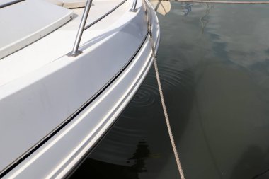 Tel Aviv limanındaki tekne ve yatlar için bir rıhtım..