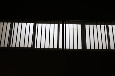 Işığın parlak yansımalarıyla soyut bir arkaplan. Vektör illüstrasyonu .