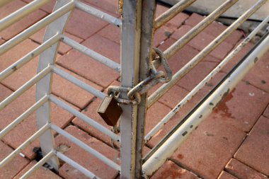 Kuzey İsrail 'deki bir şehir parkında bir çit..