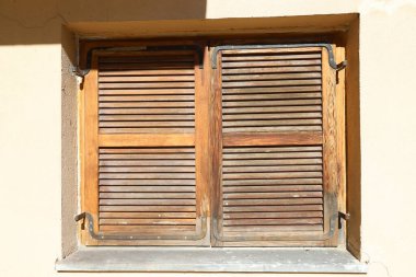 Tel Ayiv 'de konut inşaatında mimari bir detay olarak küçük bir pencere.