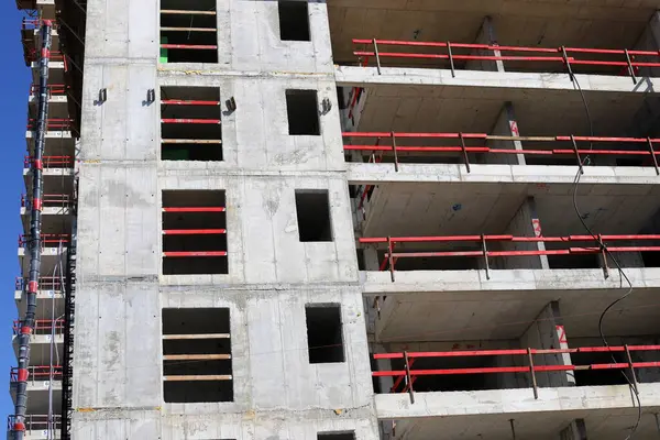 Tel Aviv 'de yeni bir gökdelen inşaatı.