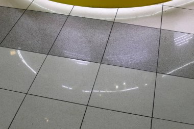 Soyut bir arkaplanda geometrik şekiller. Vektör illüstrasyonu .