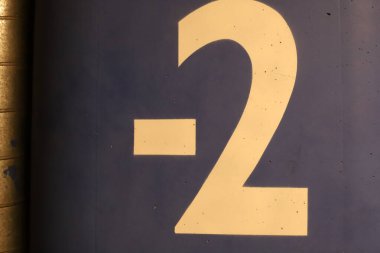 Soyut bir arkaplanda geometrik şekiller. Vektör illüstrasyonu .