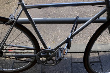 Kapalı metal asma kilit. Koruma kavramı.