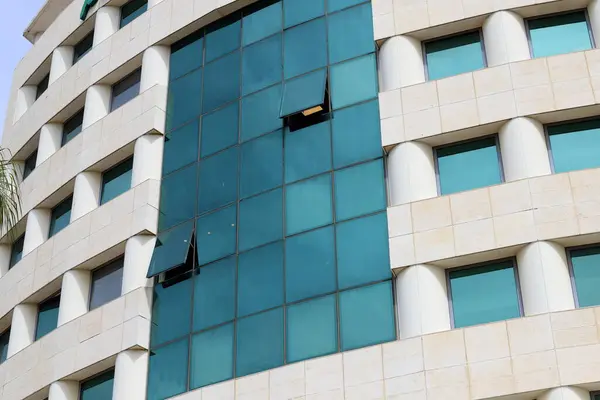 stock image Modern appearance of high-rise buildings and structures made of glass and concrete.