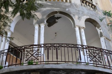 Balkon, yakın plan, İsrail 'deki konut inşaatı sırasında mimari detay olarak kullanılacak..