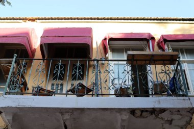 Balkon, yakın plan, İsrail 'deki konut inşaatı sırasında mimari detay olarak kullanılacak..