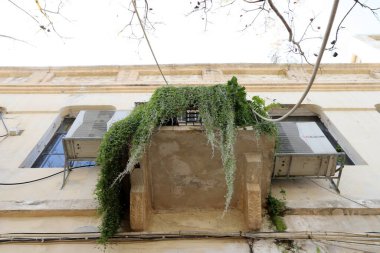 Balkon, yakın plan, İsrail 'deki konut inşaatı sırasında mimari detay olarak kullanılacak..