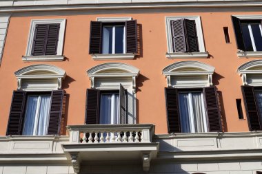 Balkon, yakın plan, İsrail 'deki konut inşaatı sırasında mimari detay olarak kullanılacak..