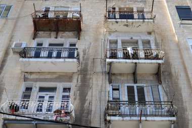 Balkon, yakın plan, İsrail 'deki konut inşaatı sırasında mimari detay olarak kullanılacak..