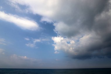 Kuzey İsrail 'de gökyüzünü kaplayan yağmur bulutları.