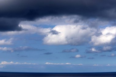 Kuzey İsrail 'de gökyüzünü kaplayan yağmur bulutları.