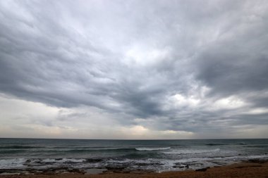Kuzey İsrail 'de gökyüzünü kaplayan yağmur bulutları.