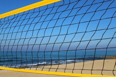 Akdeniz kıyısındaki bir şehir parkında spor yapmak için bir aygıt