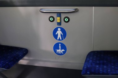 Bir şehir otobüsünün vücut parçaları..