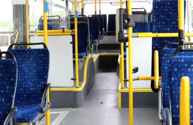 Bir şehir otobüsünün vücut parçaları..