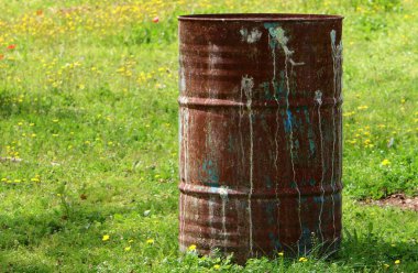 Sıvı taşımak için büyük fıçı.