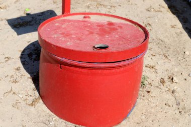 Sıvı taşımak için büyük fıçı.