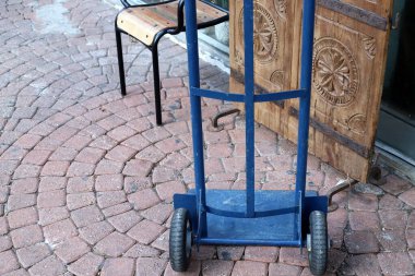 Ağır yük taşımak için tramvay tekerleği.