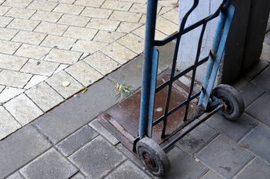 Ağır yük taşımak için tramvay tekerleği.