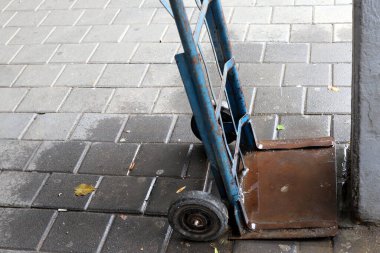 Ağır yük taşımak için tramvay tekerleği.