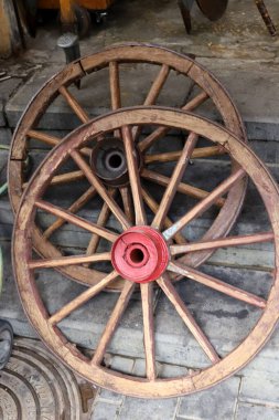 Ağır yük taşımak için tramvay tekerleği.