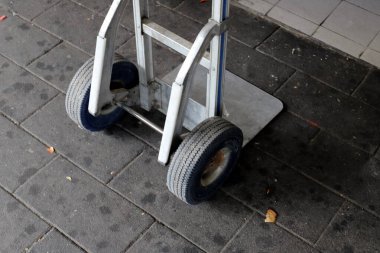 Ağır yük taşımak için tramvay tekerleği.
