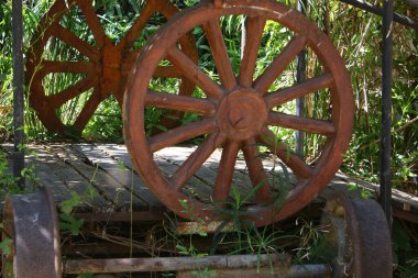 Ağır yük taşımak için tramvay tekerleği.