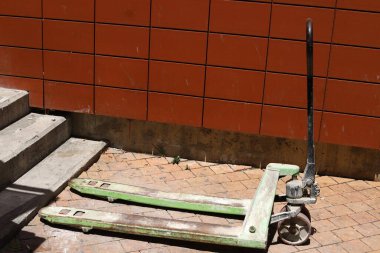 Ağır yük taşımak için tramvay tekerleği.