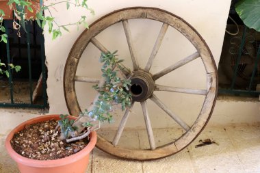 Ağır yük taşımak için tramvay tekerleği.