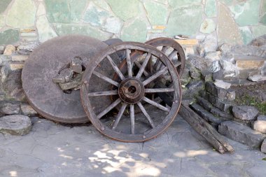 Ağır yük taşımak için tramvay tekerleği.