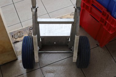 Ağır yük taşımak için tramvay tekerleği.